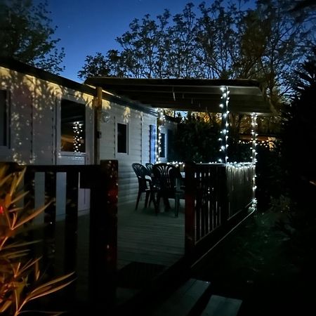 Mobil-Home Au Pied Du Luberon La Roque-d'Antheron Exterior photo