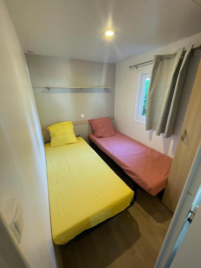 Mobil-Home Au Pied Du Luberon La Roque-d'Antheron Exterior photo