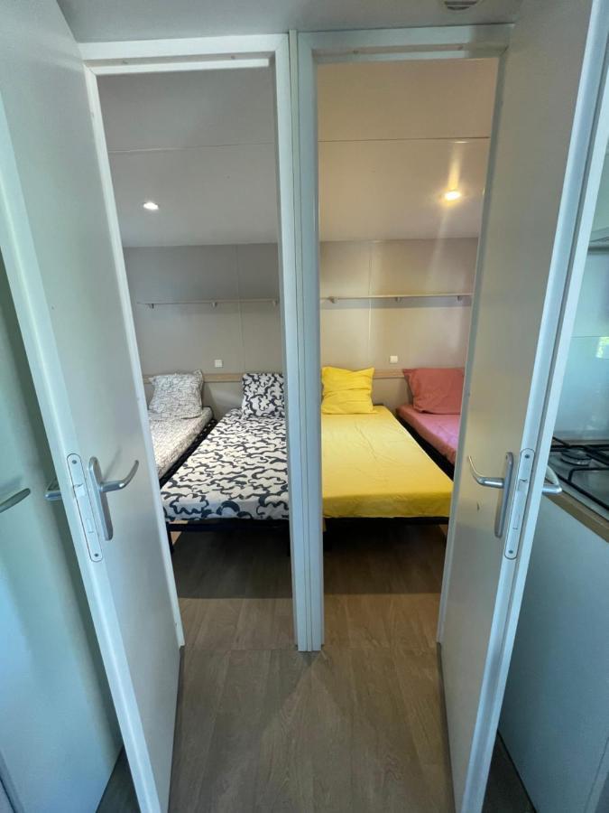 Mobil-Home Au Pied Du Luberon La Roque-d'Antheron Exterior photo